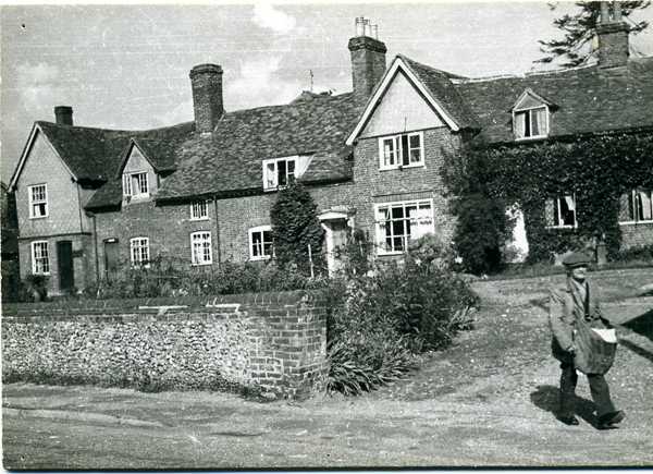 600x435 pixels (49K)