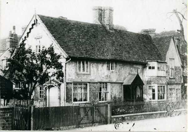 600x423 pixels (36K)