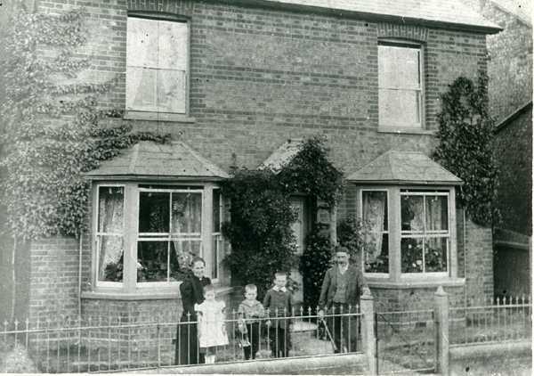 600x422 pixels (41K)