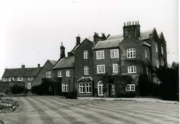 600x415 pixels (26K)