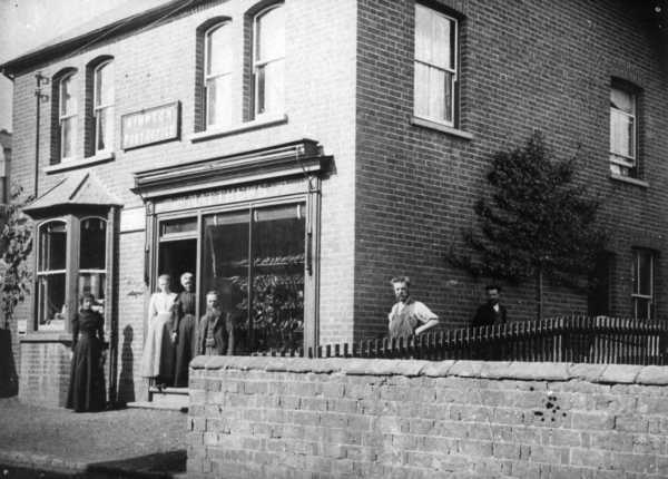 600x430 pixels (37K)