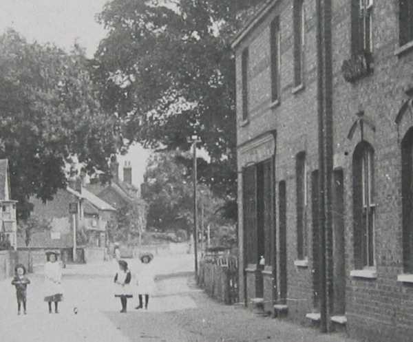 600x497 pixels (32K)