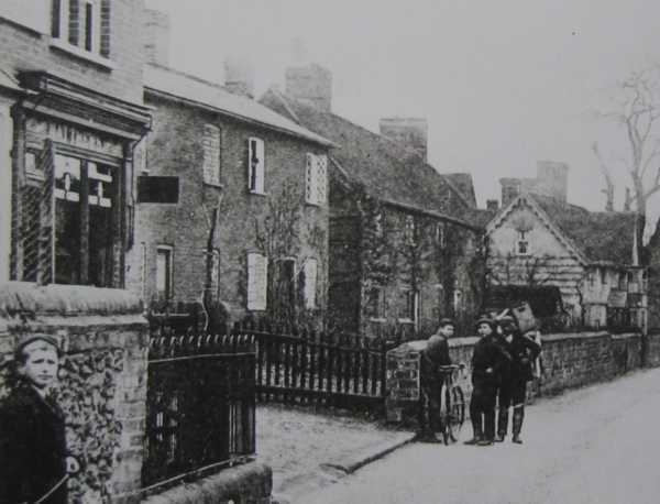 600x458 pixels (29K)