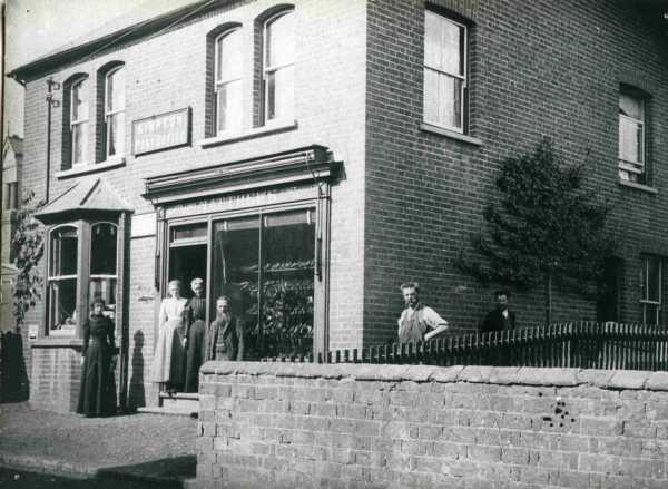 600x439 pixels (39K)