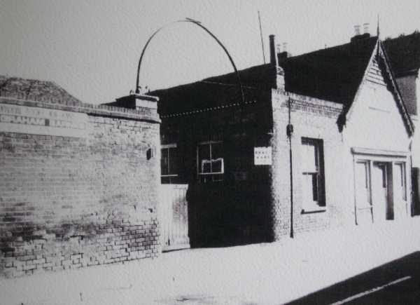 600x435 pixels (23K)